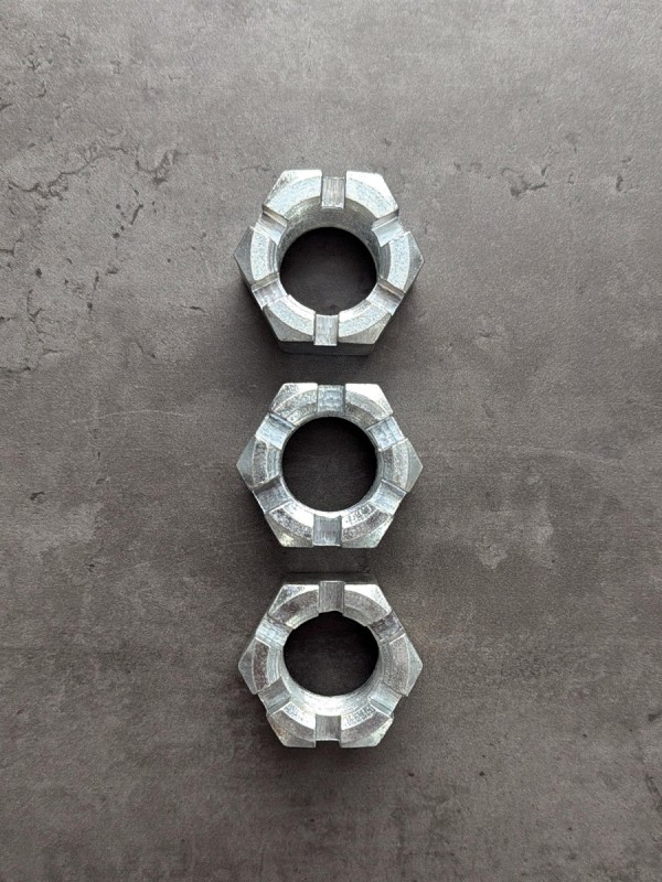 Гайка корончатая М27х2 S-41 Н-27 для оси БДМ
