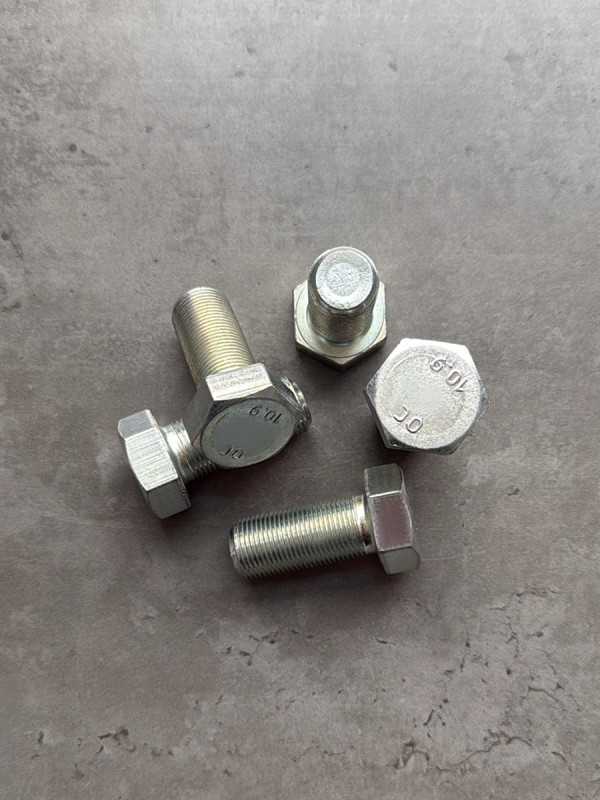 Болт М20х45х1,5 853050 на ушко рессоры (Белебей)