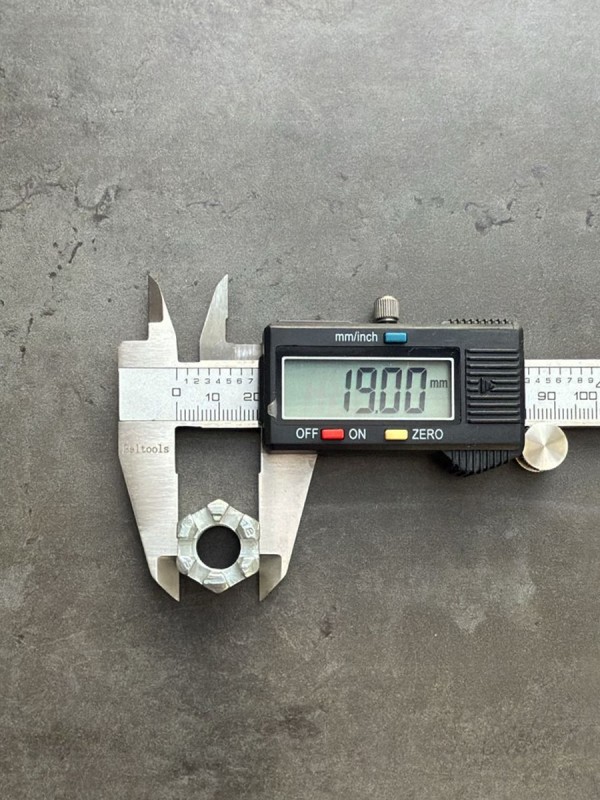 Гайка М12х1,5 корончатая