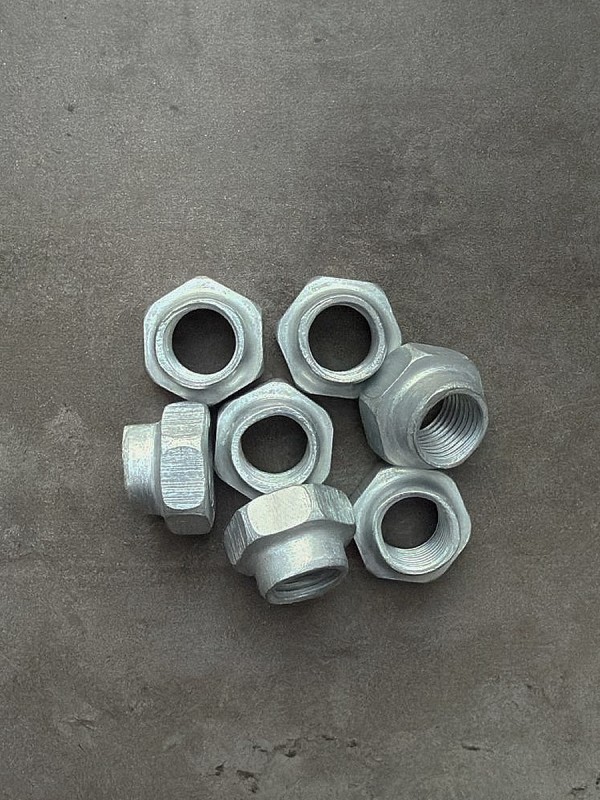 Гайка самоконтрящаяся М14х1,5 Белзан класс прочности 10, в цинке.