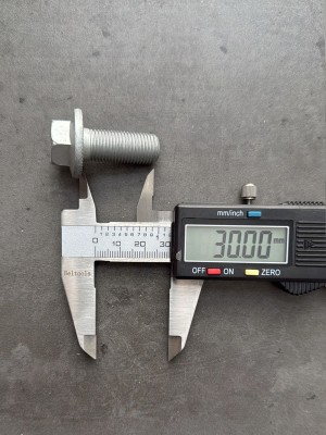 Болт фланцевый М12х30х1,25 10.9 оц. DIN 6921 с насечками рамный