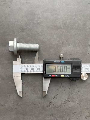 Болт фланцевый М12х35х1,25 10.9 оц. DIN 6921 с насечками рамный