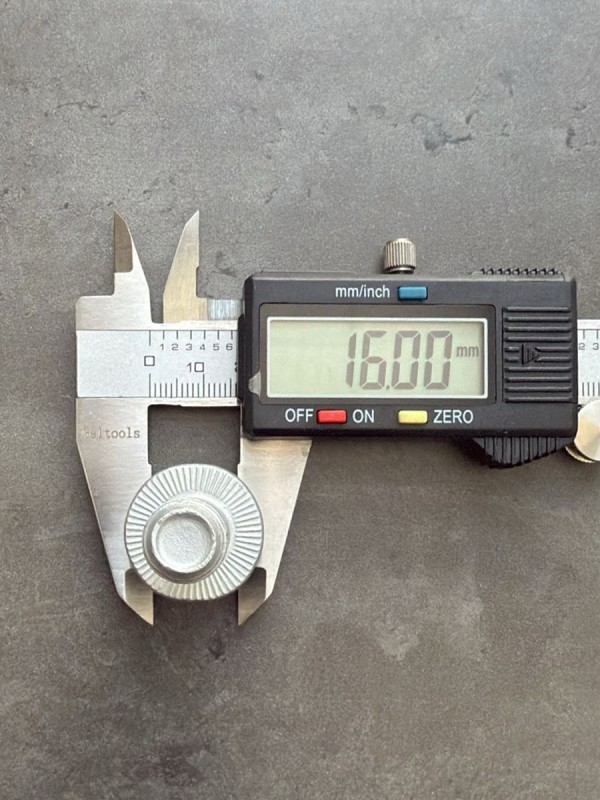 Болт фланцевый М12х45х1,25 10.9 оц. DIN 6921 с насечками рамный