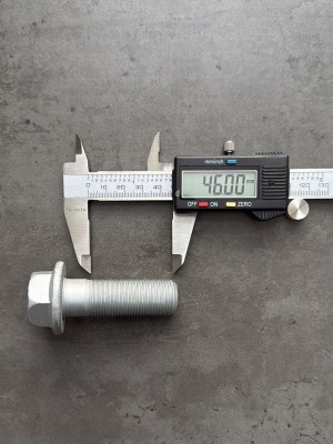 Болт фланцевый М20х60х1,5 10.9 оц. DIN 6921 с насечками рамный