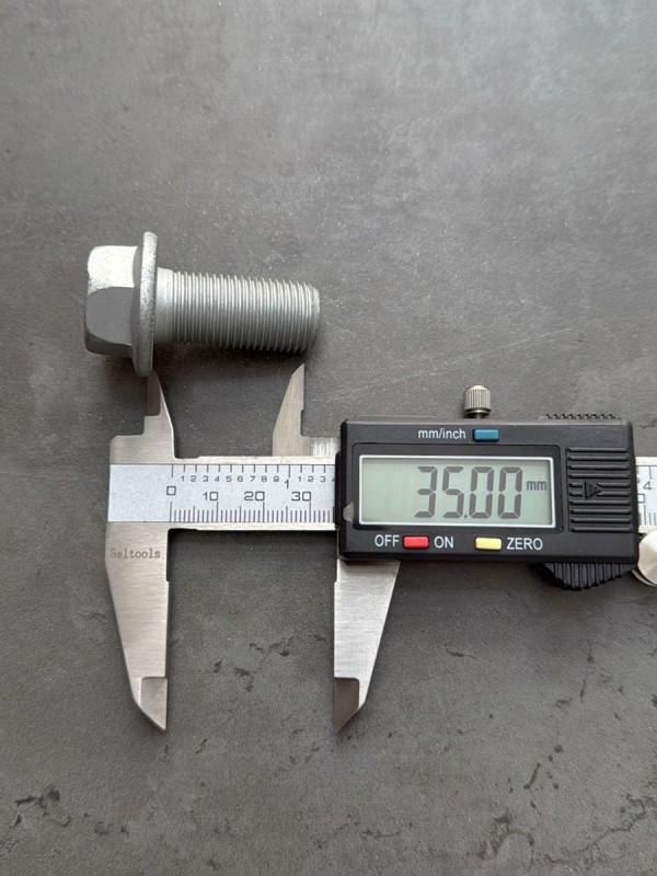 Болт рамный М16х35х1.5 фланцевый с насечками, КП 10.9 оц., (длина резьбы 30 мм.)