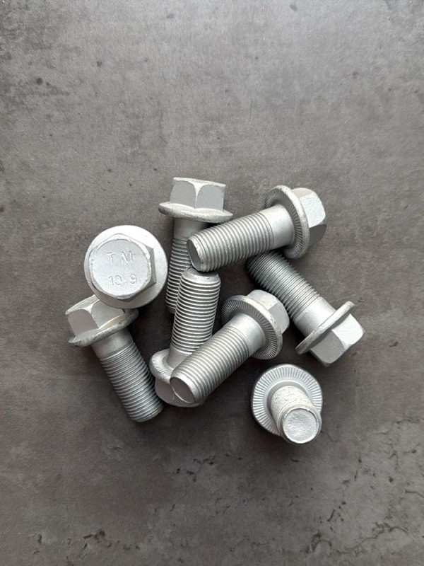 Болт рамный М16х40х1,5 фланцевый с насечками, КП 10.9 оц., (длина резьбы 30 мм.)