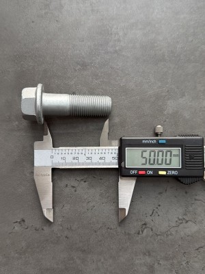 Болт рамный М16х50х1,5 фланцевый с насечками, КП 10.9 оц., (длина резьбы 30 мм.)