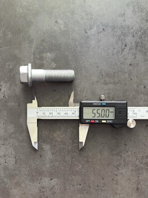 Болт фланцевый М16х55х1,5 8.8 оц. DIN 6921 без насечек