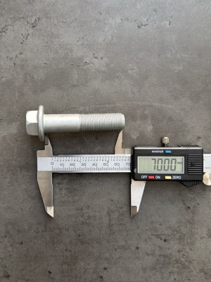 Болт фланцевый М16х70х1,5 8.8 оц. DIN 6921 без насечек