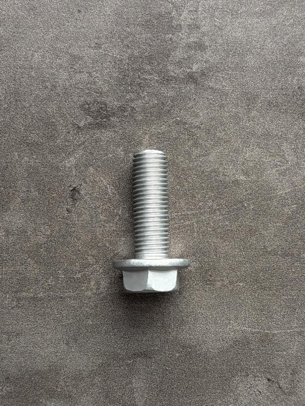 Болт фланцевый М10х30х1,25 8.8 оц. DIN 6921 без насечек