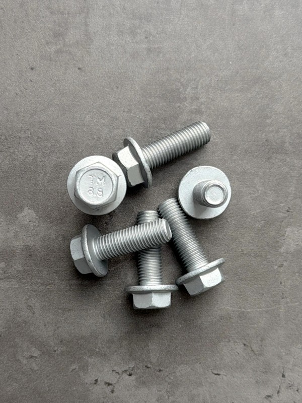 Болт фланцевый М10х30х1,25 8.8 оц. DIN 6921 без насечек