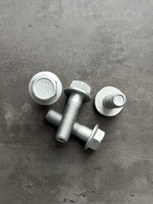 Болт фланцевый М10х40х1,25 8.8 оц. DIN 6921 без насечек