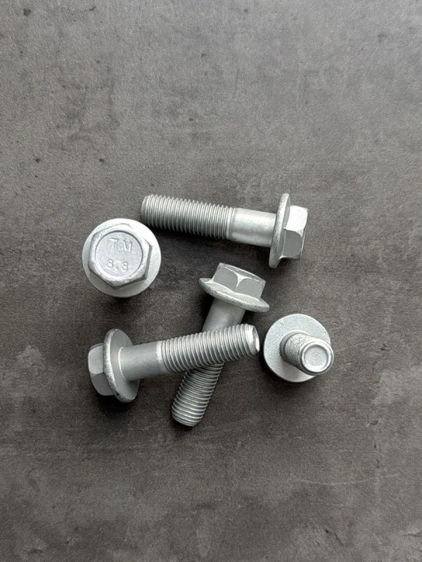 Болт фланцевый М10х50х1,25 8.8 оц. DIN 6921 без насечек