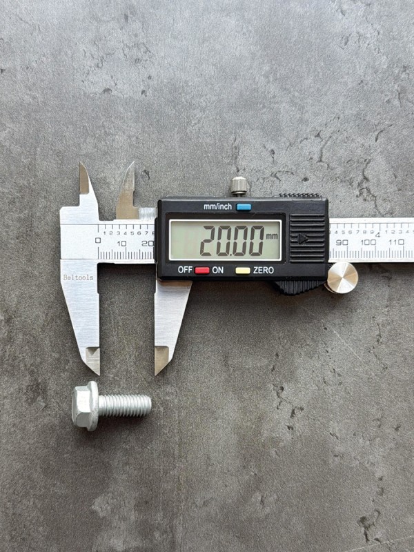 Болт фланцевый М8х20 8.8 оц. DIN 6921 без насечек