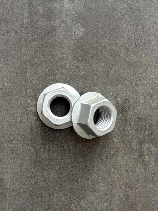 Гайка с фланцем М12х1,25 DIN 6923 КП 10, высокопрочная, фланцевая с насечками