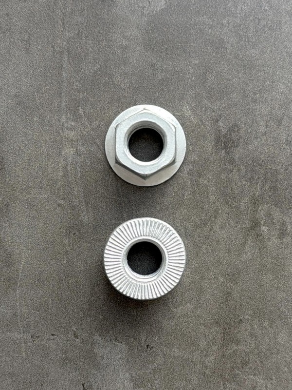 Гайка с фланцем М12х1,25 DIN 6923 КП 10, высокопрочная, фланцевая с насечками