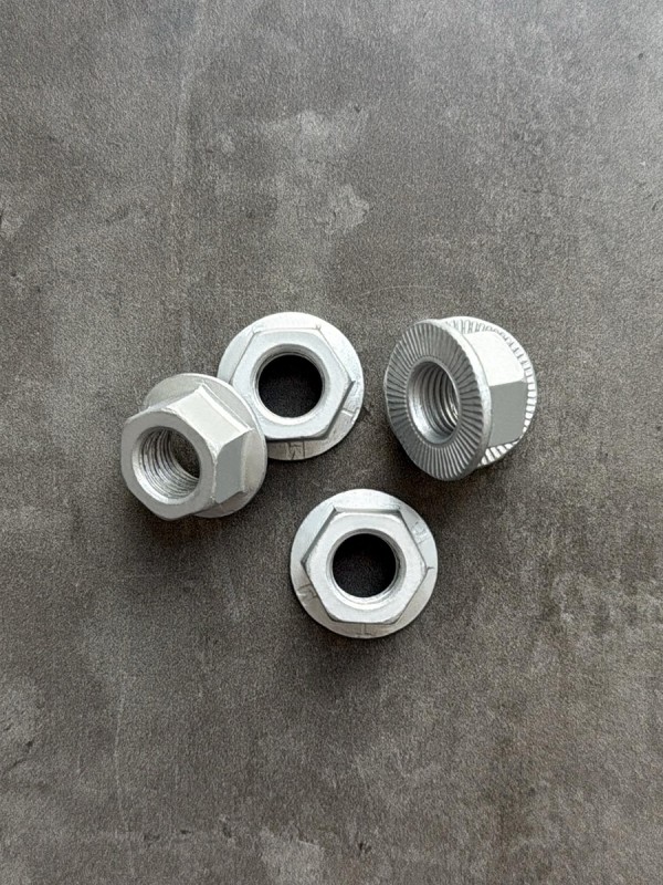 Гайка с фланцем М12х1,25 DIN 6923 КП 10, высокопрочная, фланцевая с насечками