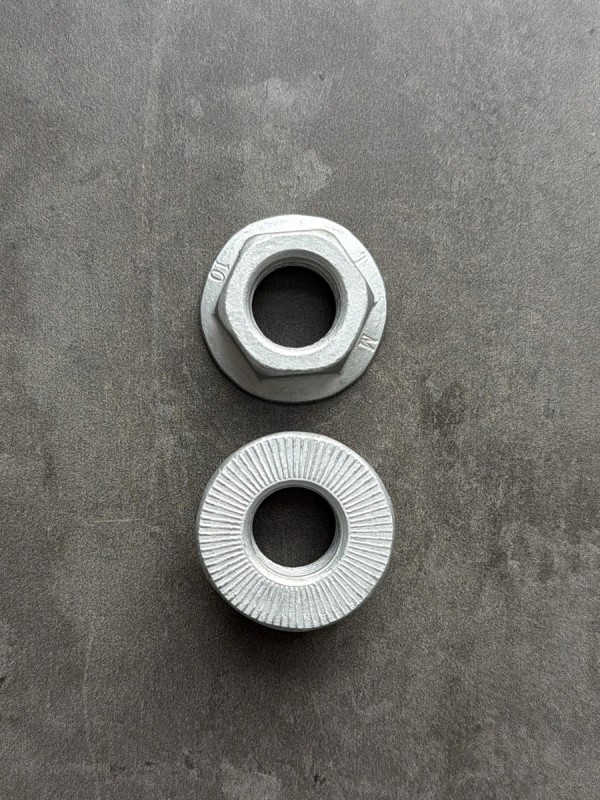 Гайка с фланцем М16х1,5 DIN 6923 КП 10, высокопрочная, фланцевая с насечками, оц.