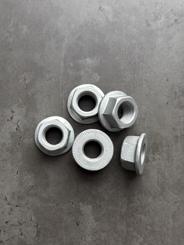 Гайка с фланцем М16х1,5 DIN 6923 КП 10, высокопрочная, фланцевая с насечками, оц.