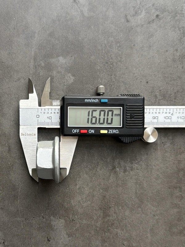 Гайка с фланцем М16х1,5 DIN 6923 КП 10, высокопрочная, фланцевая с насечками, оц.