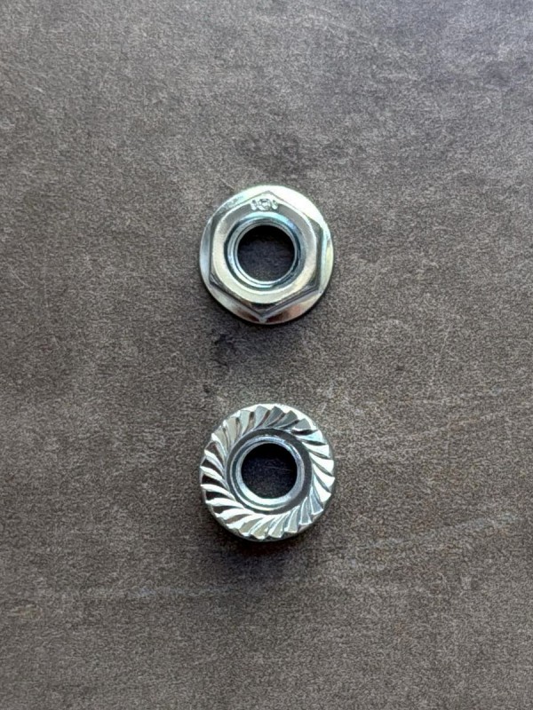 Гайка с фланцем М8 DIN 6923 высокопрочная,фланцевая с насечками, оц