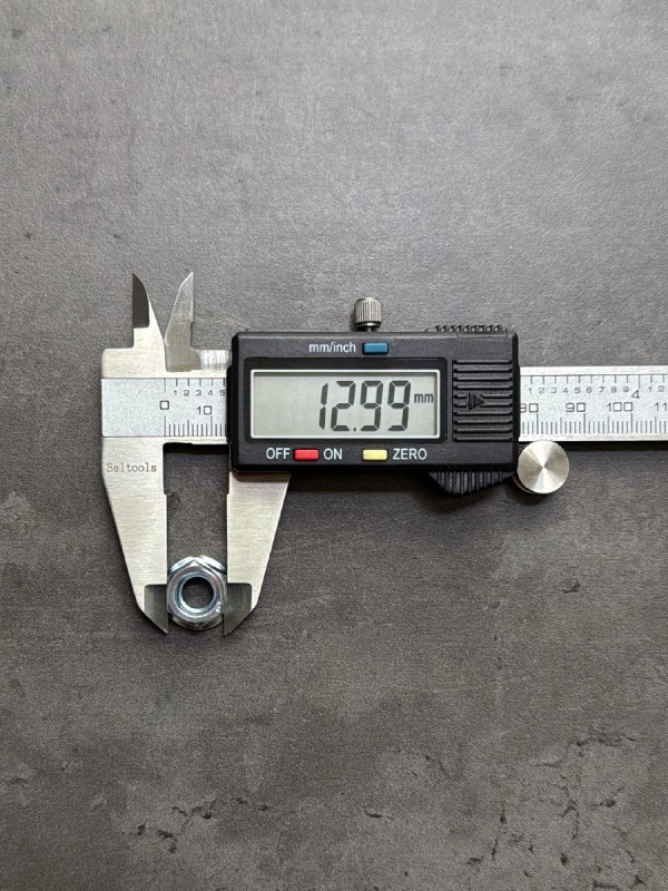 Гайка с фланцем М8 DIN 6923 высокопрочная,фланцевая с насечками, оц