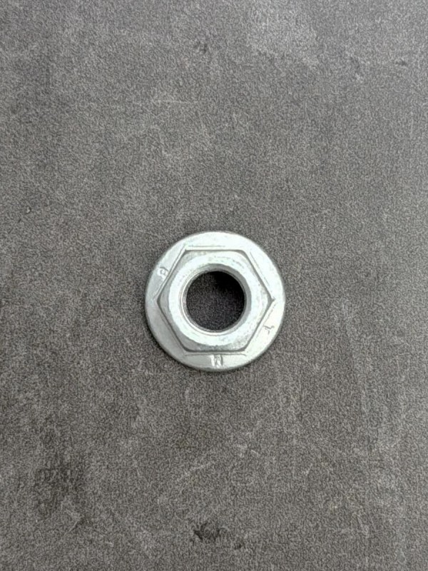 Гайка с фланцем М10х1,25 DIN 6923 КП 8, высокопрочная, фланцевая без насечек