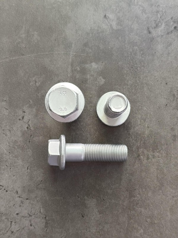 Болт фланцевый М16х50х1,5 8.8 оц. DIN 6921 без насечек