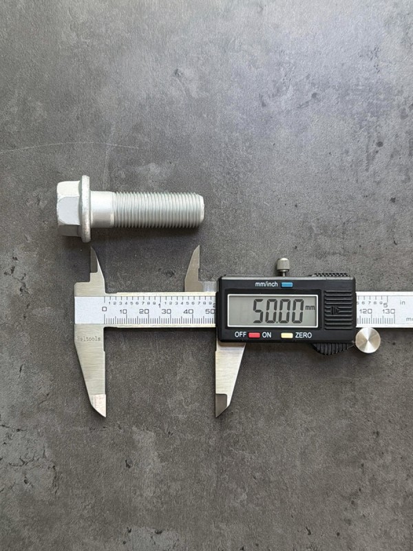 Болт фланцевый М16х50х1,5 8.8 оц. DIN 6921 без насечек